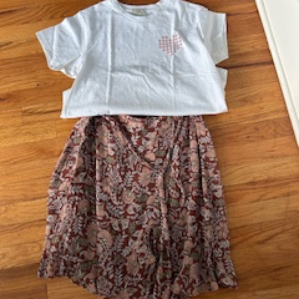 Floral Skirt w. matching T-Shirt